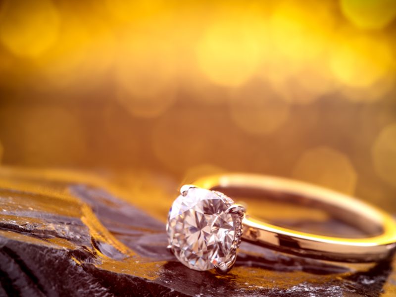 Berühmte Diamantringe und ihre Geschichten: Eine Zeitreise durch Glanz und Glamour