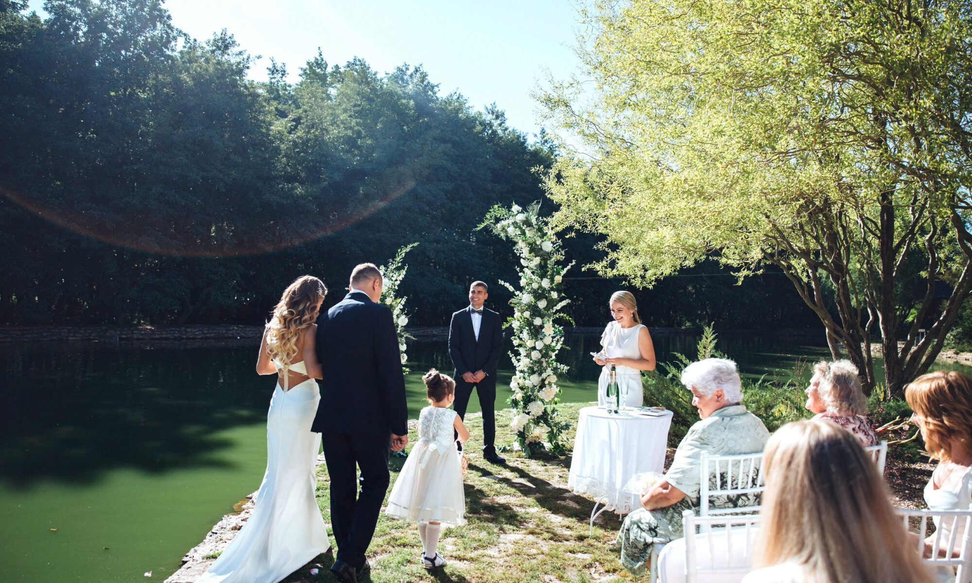 Verliebt – verlobt – verheiratet: Wie wählt man den perfekten Hochzeitsort, der eure Geschichte vom Kennenlernen bis zum Traualtar widerspiegelt?