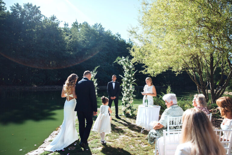 Verliebt – verlobt – verheiratet: Wie wählt man den perfekten Hochzeitsort, der eure Geschichte vom Kennenlernen bis zum Traualtar widerspiegelt?