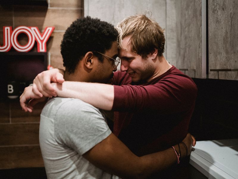 Verbindungen finden - Ein Leitfaden für Anfänger im Gay-Chat